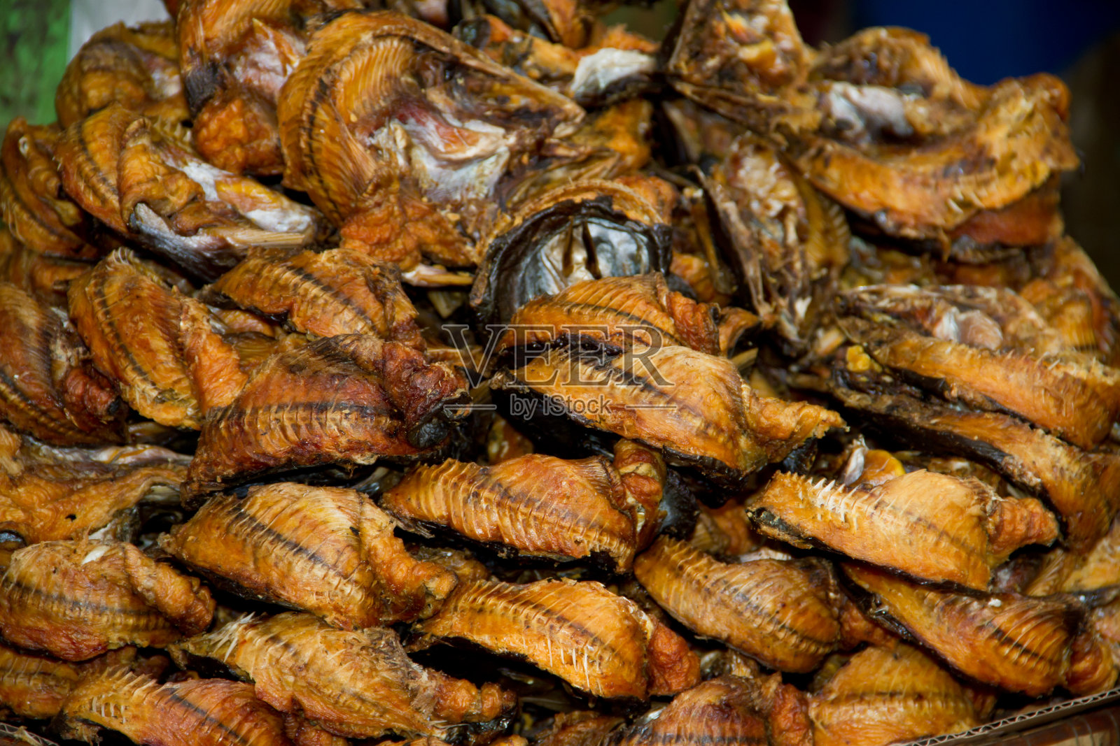 烤鱼,泰国市场上出售照片摄影图片