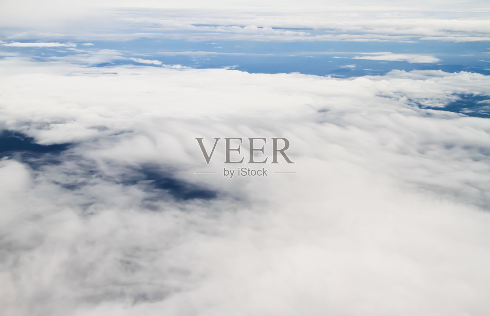 云。飞机飞行时从窗口看出去的景色照片摄影图片