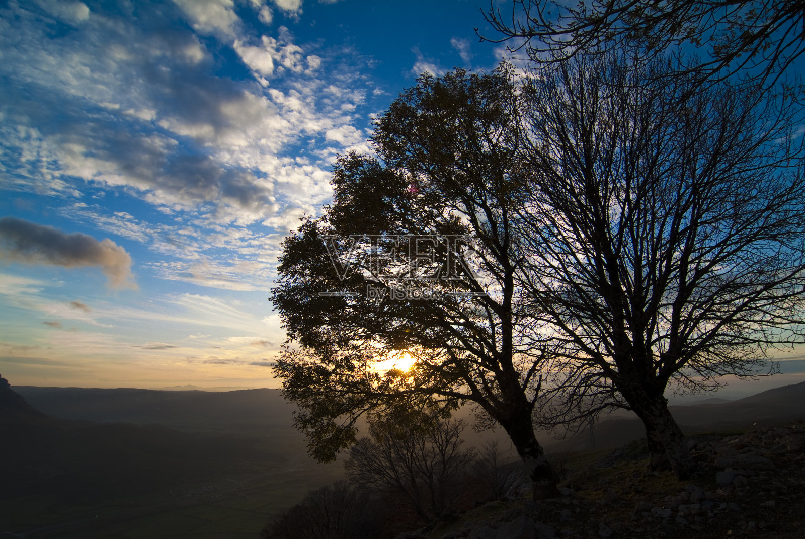 从圣米格尔阿拉拉尔圣所看到的景色。西班牙纳瓦拉。照片摄影图片
