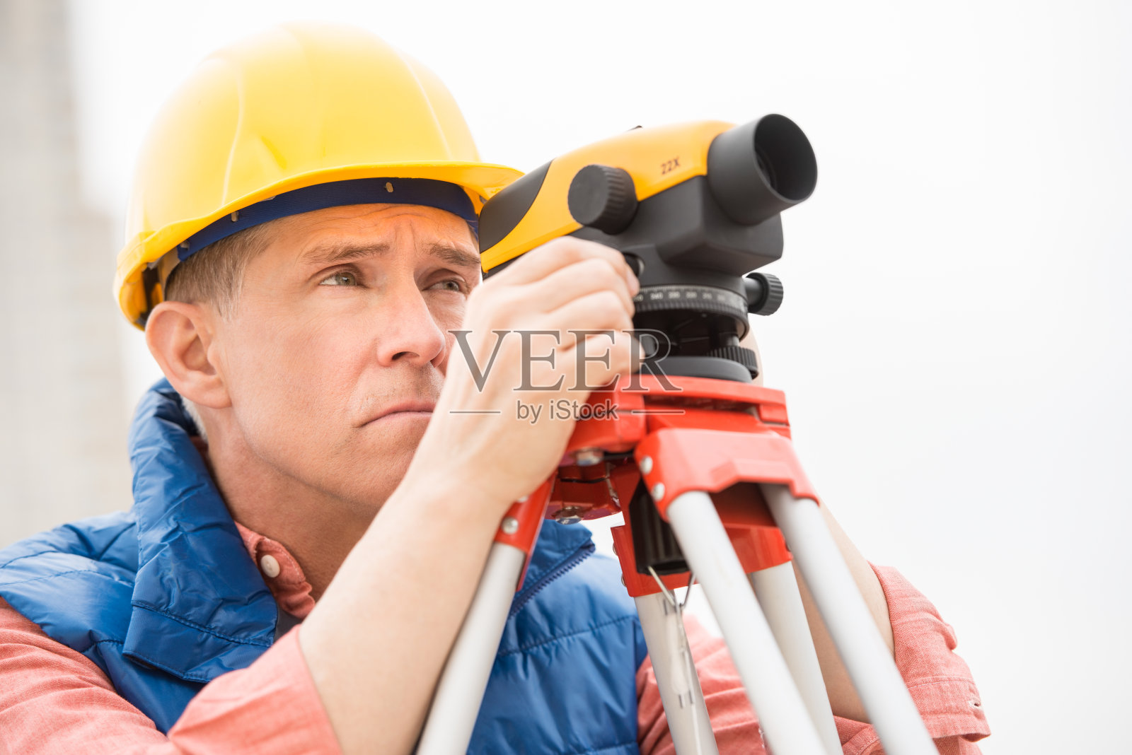 通过经纬仪测量距离照片摄影图片