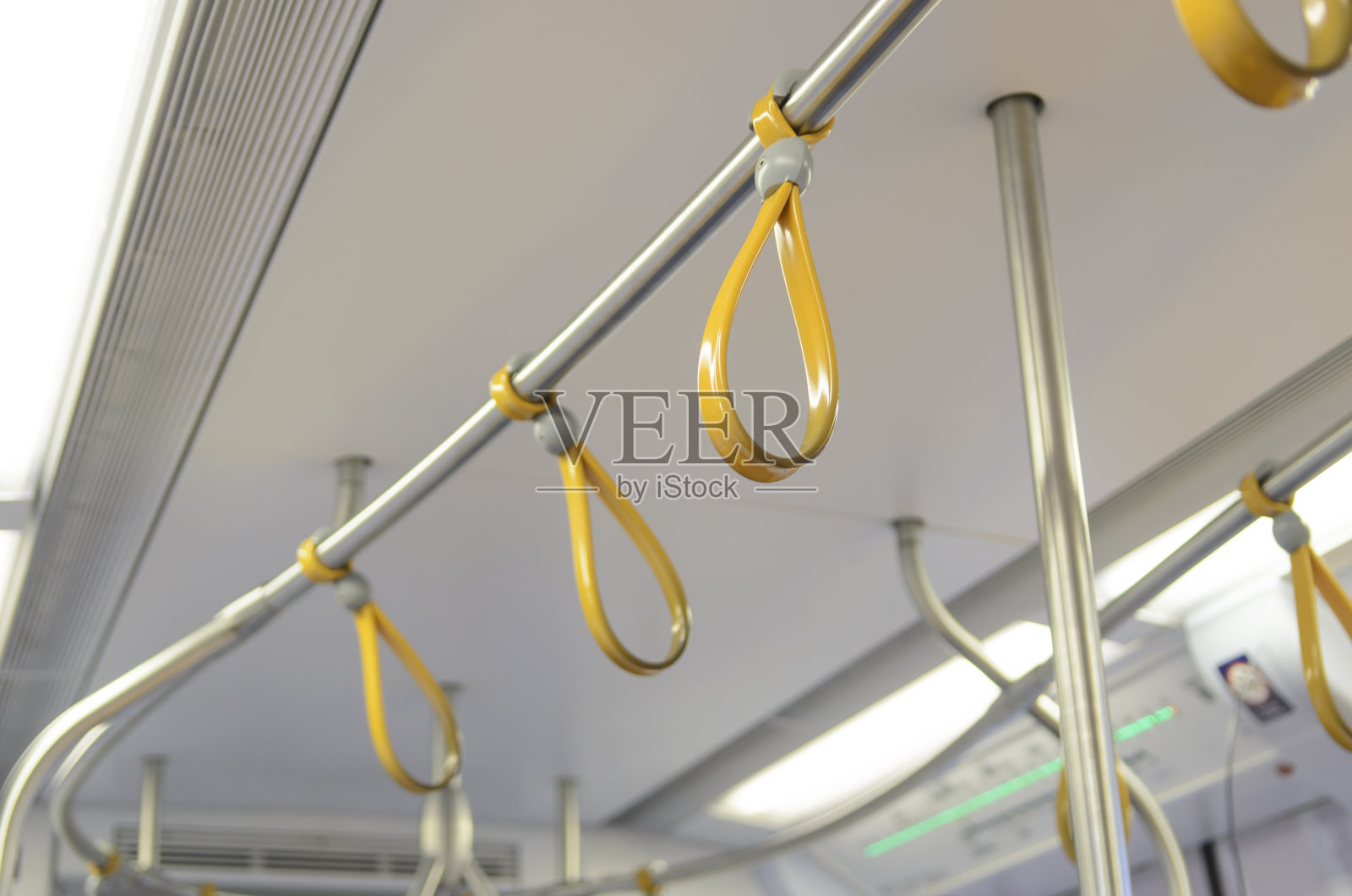 小心搭上空车照片摄影图片