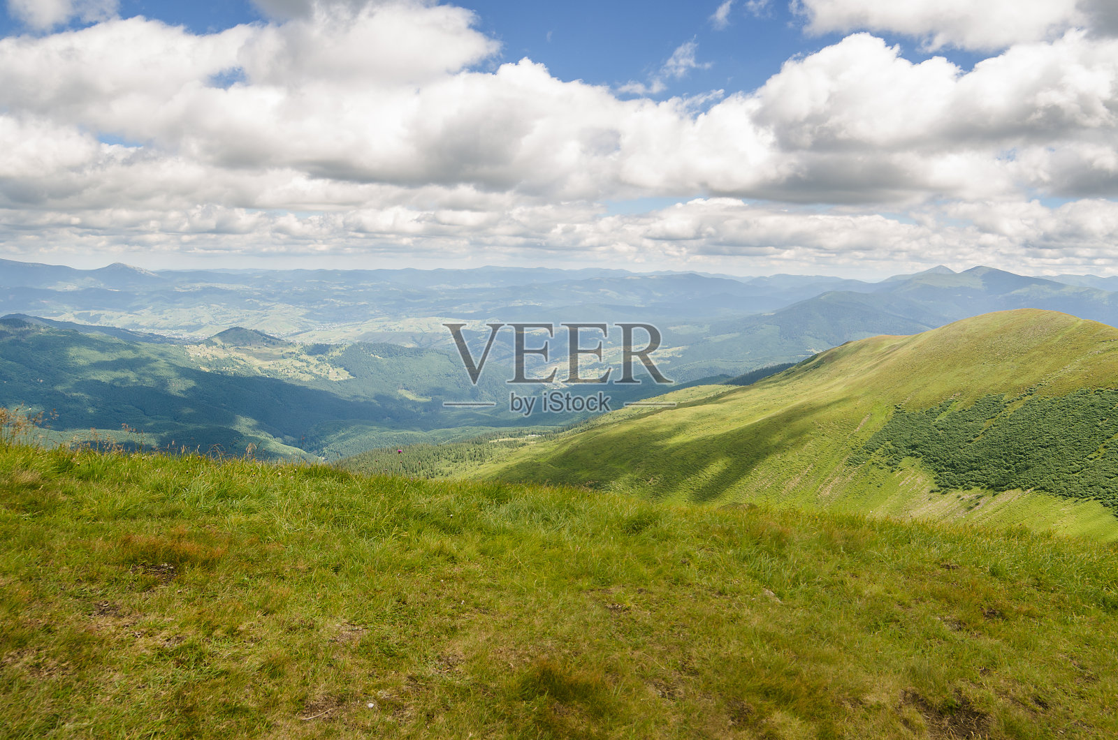 喀尔巴阡山脉,紧邻乌克兰Dragobrat照片摄影图片