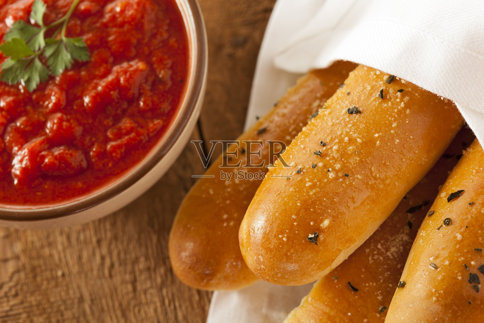 自制面包条配海员沙司照片摄影图片