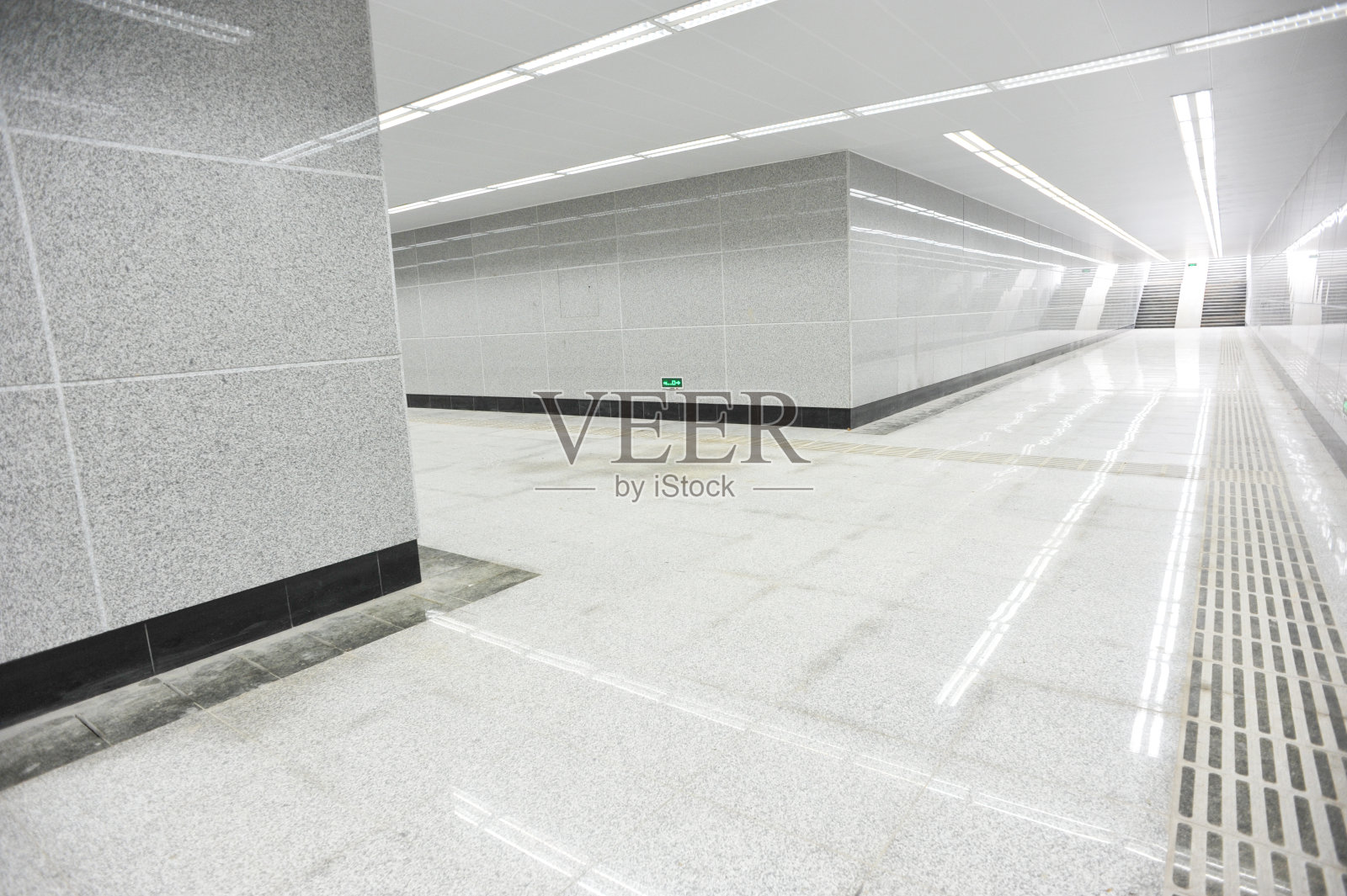 地下通道照片摄影图片