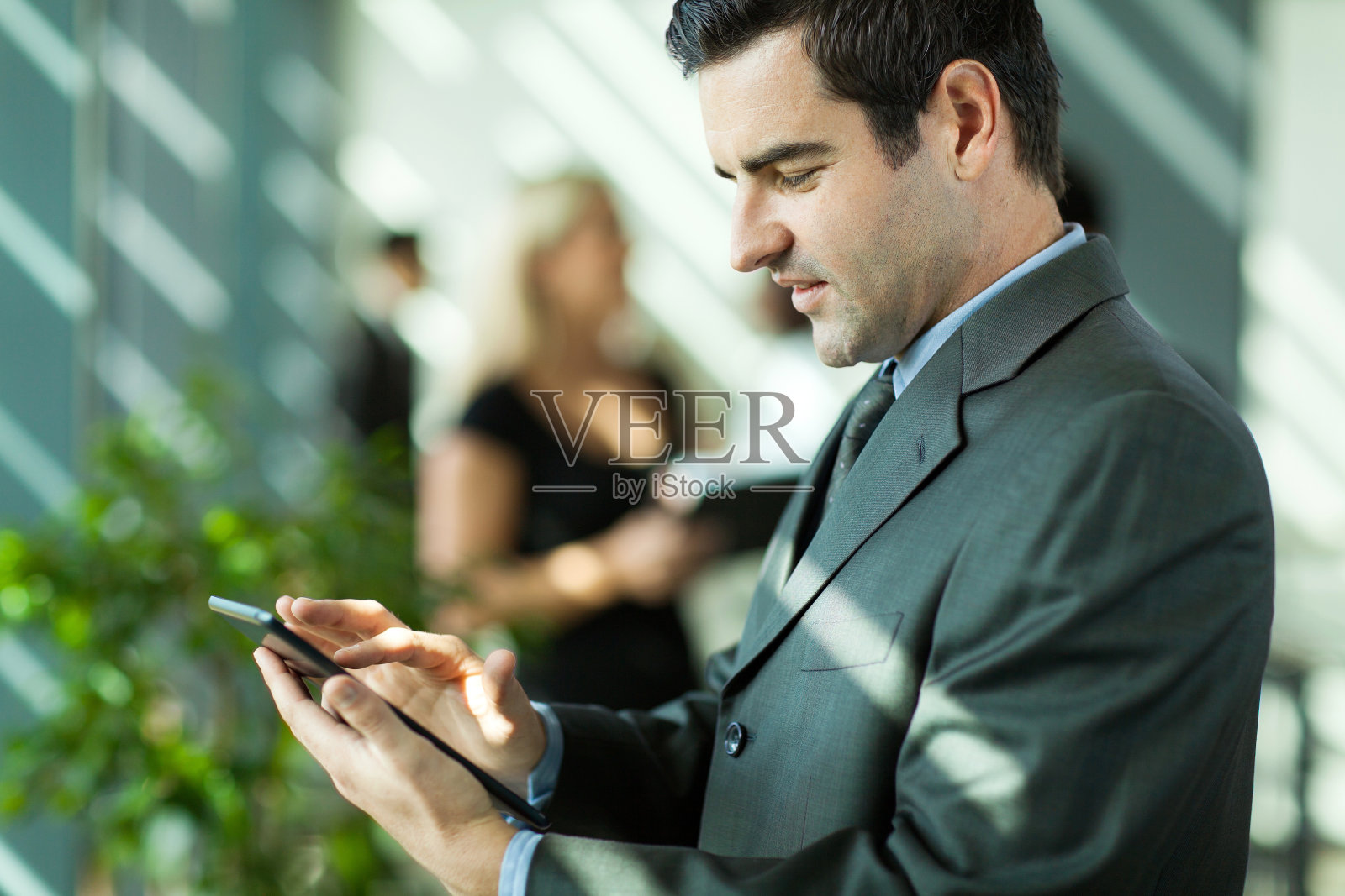 商人使用平板电脑照片摄影图片