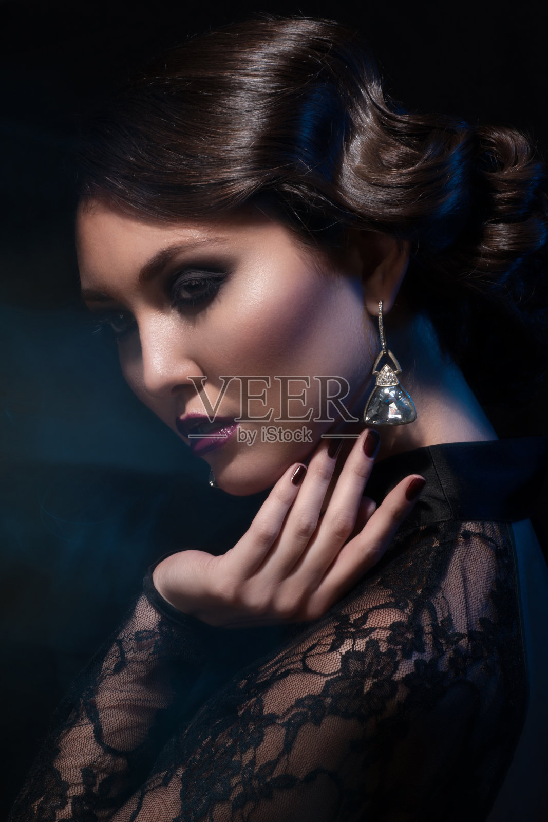 化妆和留发型的女人照片摄影图片