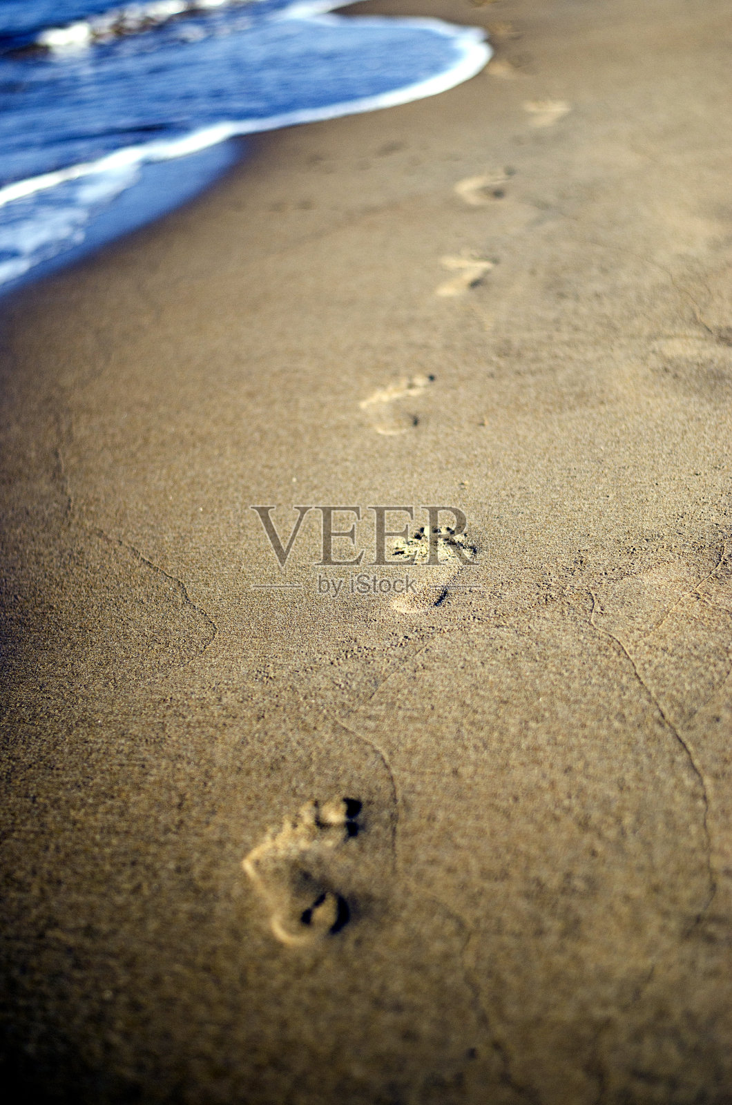 脚步声在沙滩上照片摄影图片