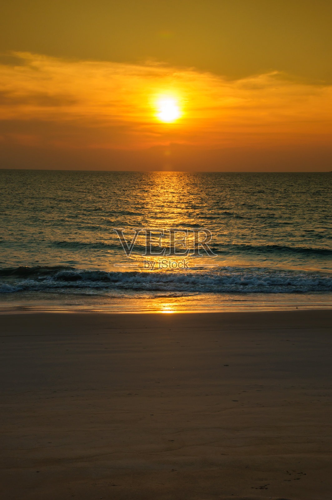 傍晚的日落和海滩照片摄影图片