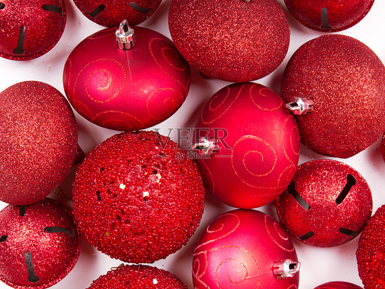 红色的圣诞装饰品作为背景照片摄影图片