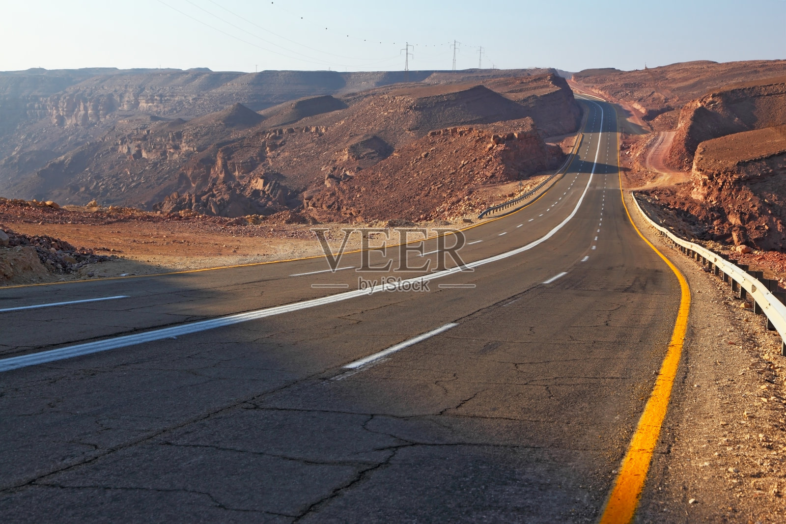 埃拉特古老山脉中的壮丽公路照片摄影图片