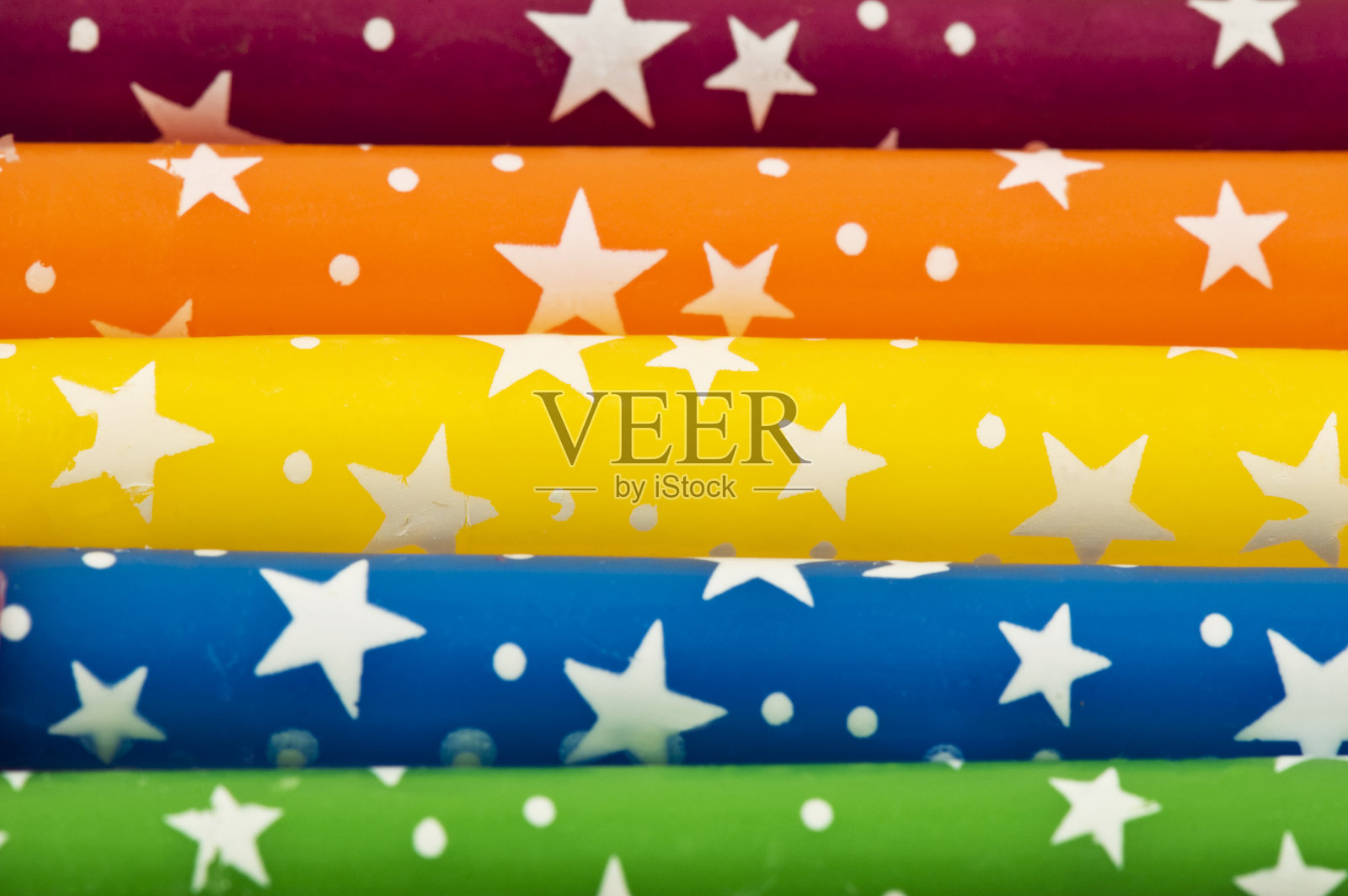 五彩缤纷的彩虹蜡烛照片摄影图片