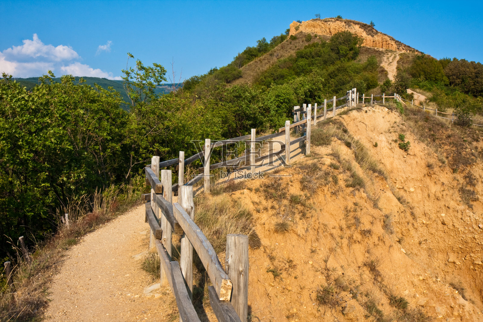 通往金字塔的道路照片摄影图片