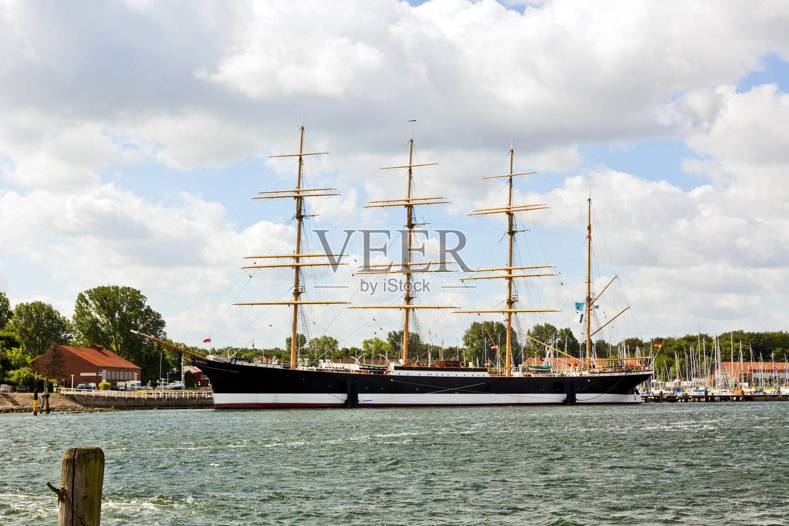 特拉弗蒙德港历史悠久的帕萨特钢船照片摄影图片