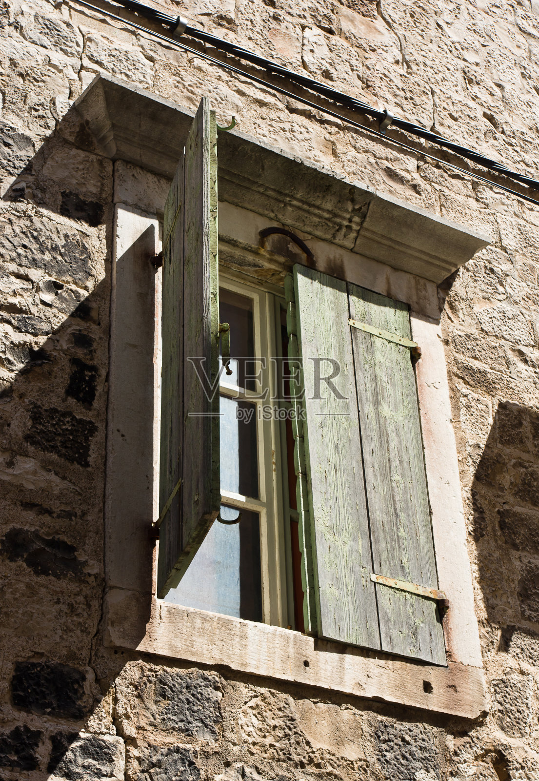 克罗地亚特罗吉尔的老城街道。夏天的一天。照片摄影图片