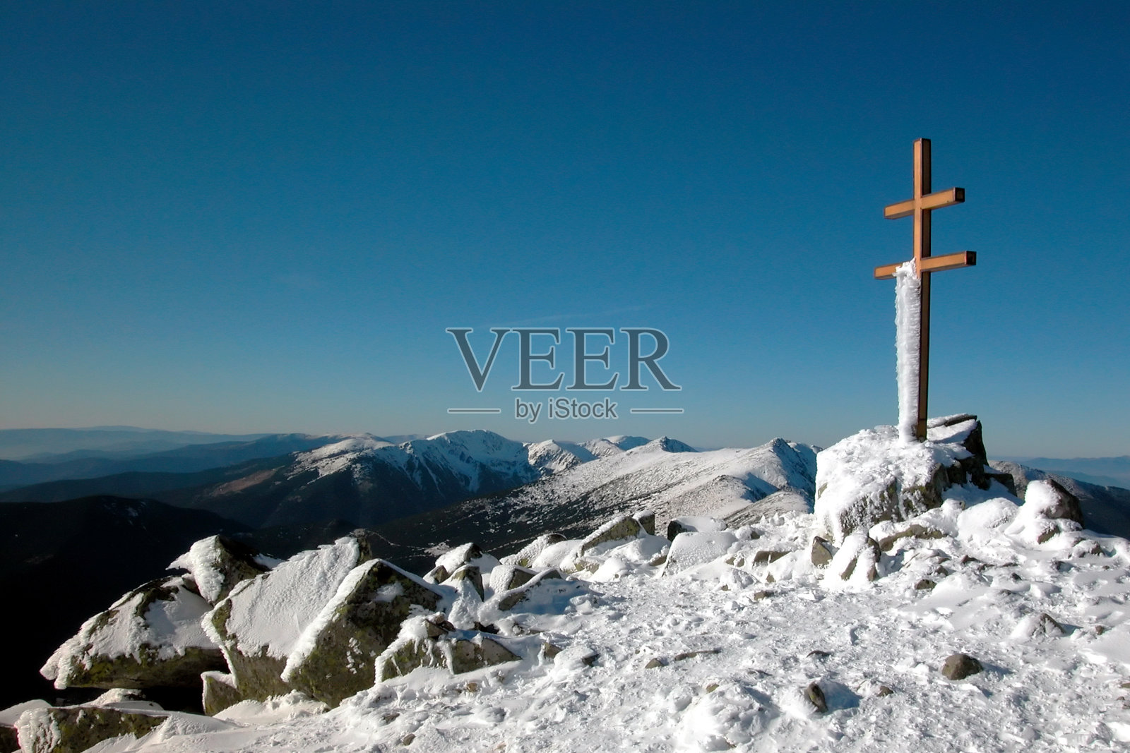 上面有两个十字照片摄影图片