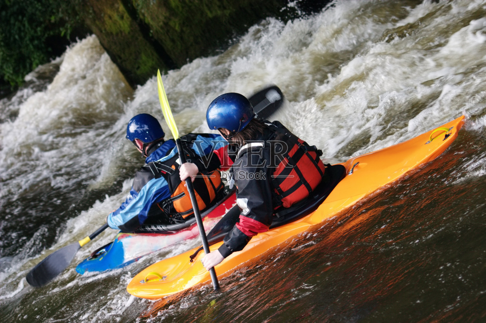 白色水皮划艇照片摄影图片