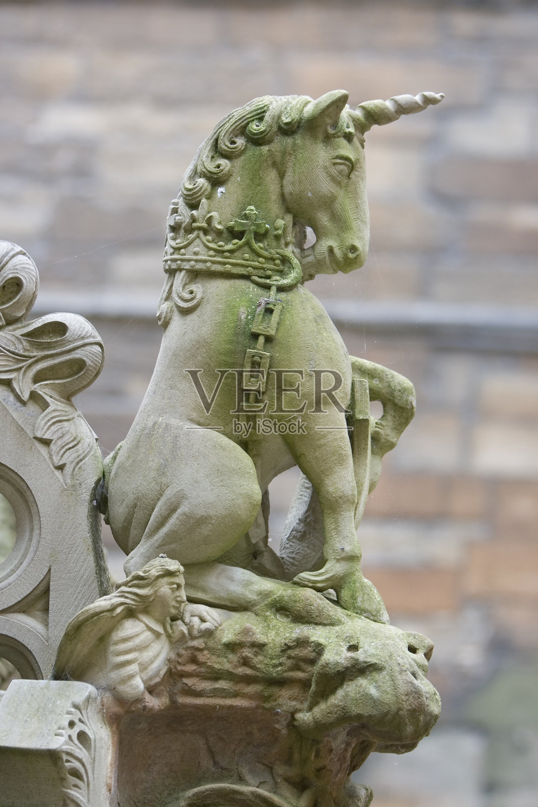 苏格兰林利斯哥一座城堡上的独角兽雕像照片摄影图片