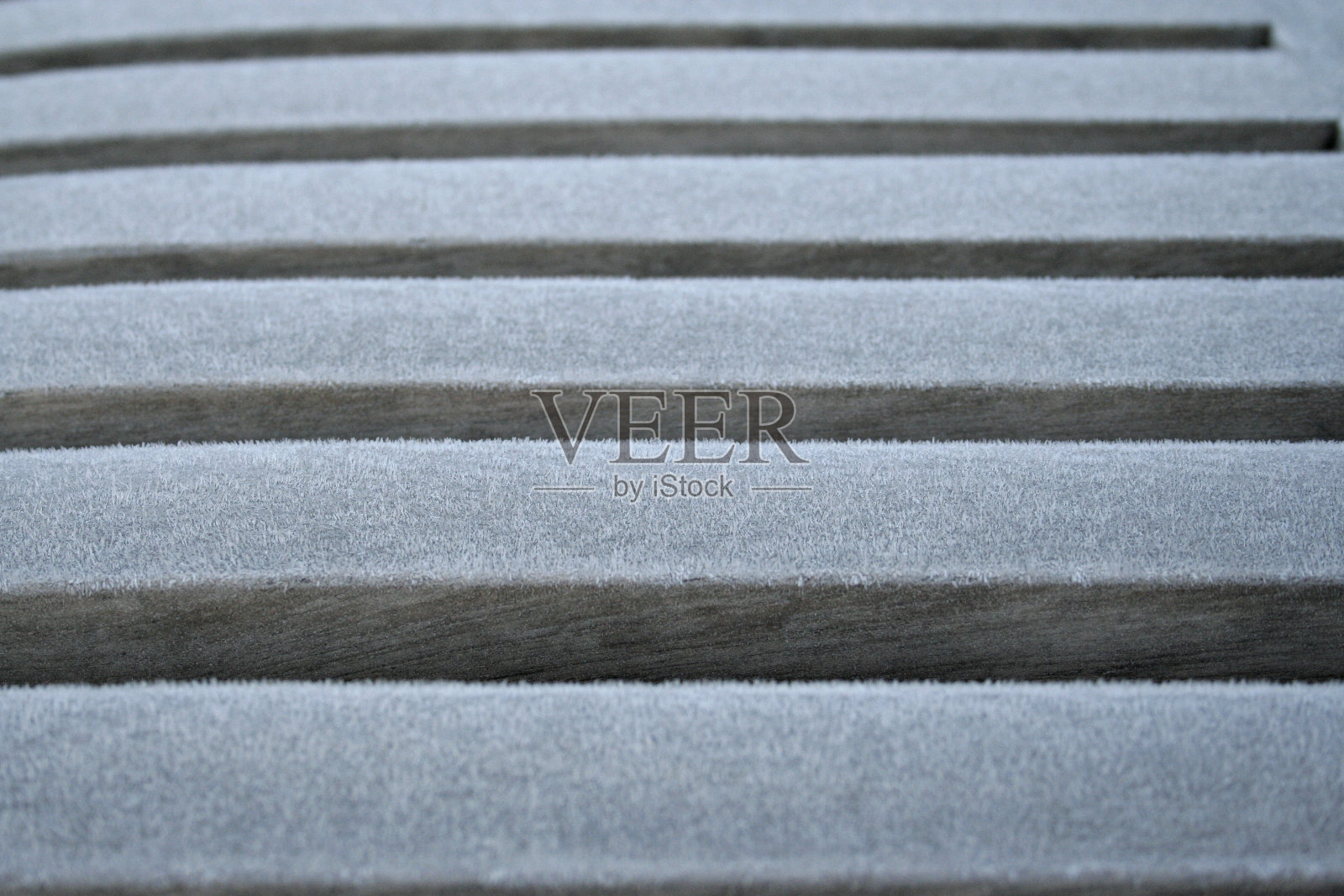 木椅在清晨霜冻照片摄影图片