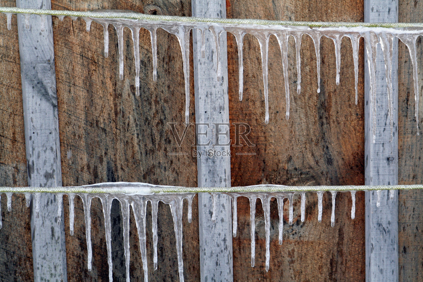 两排冰柱照片摄影图片
