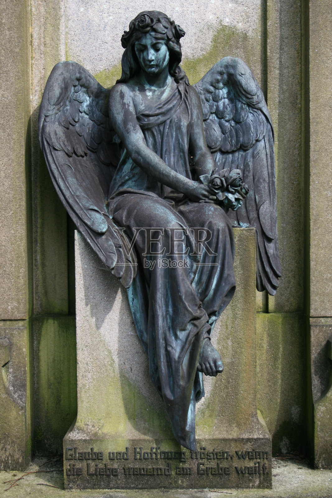 汉堡奥斯路斯村公墓的天使雕像照片摄影图片