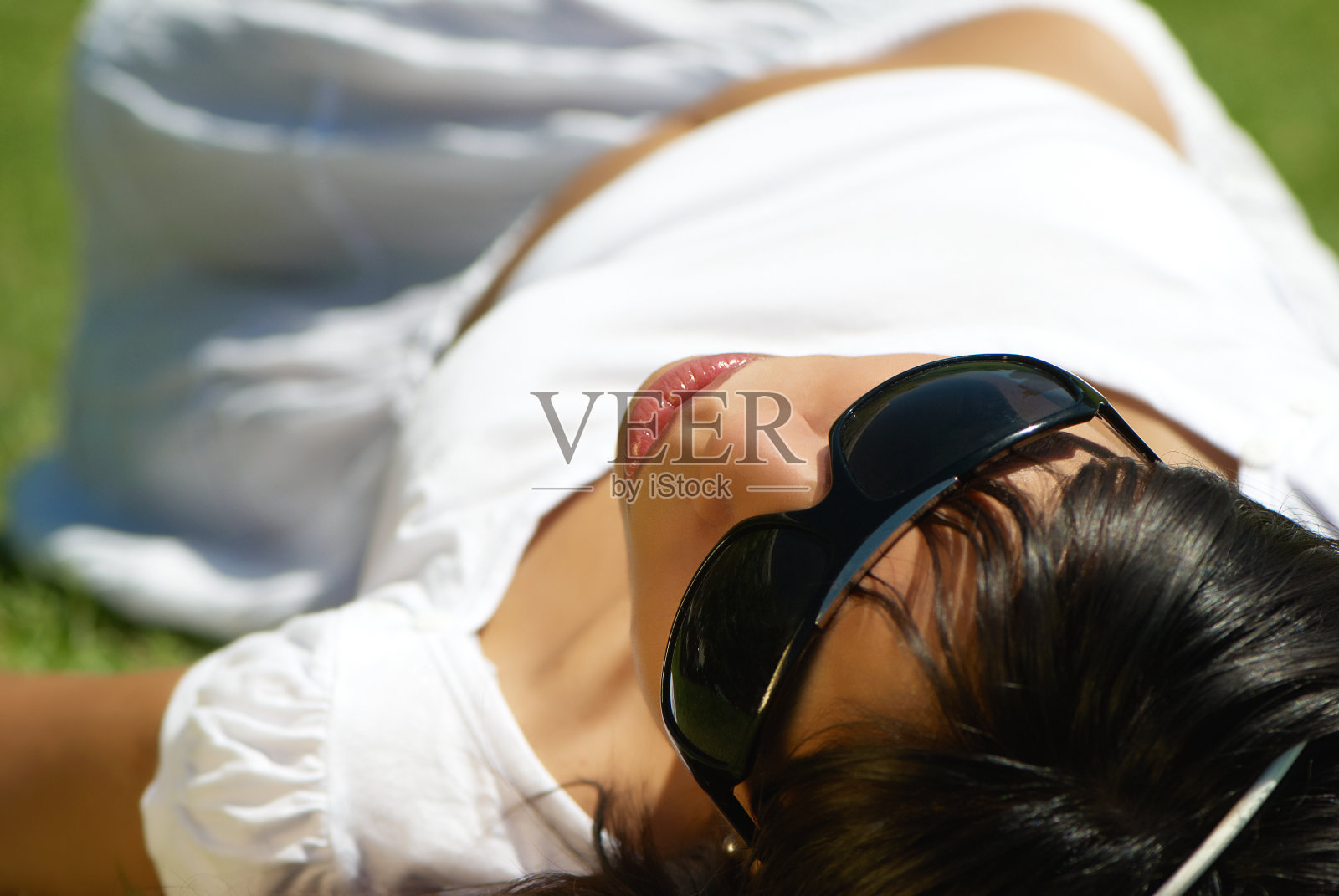 年轻女子的肖像照片摄影图片