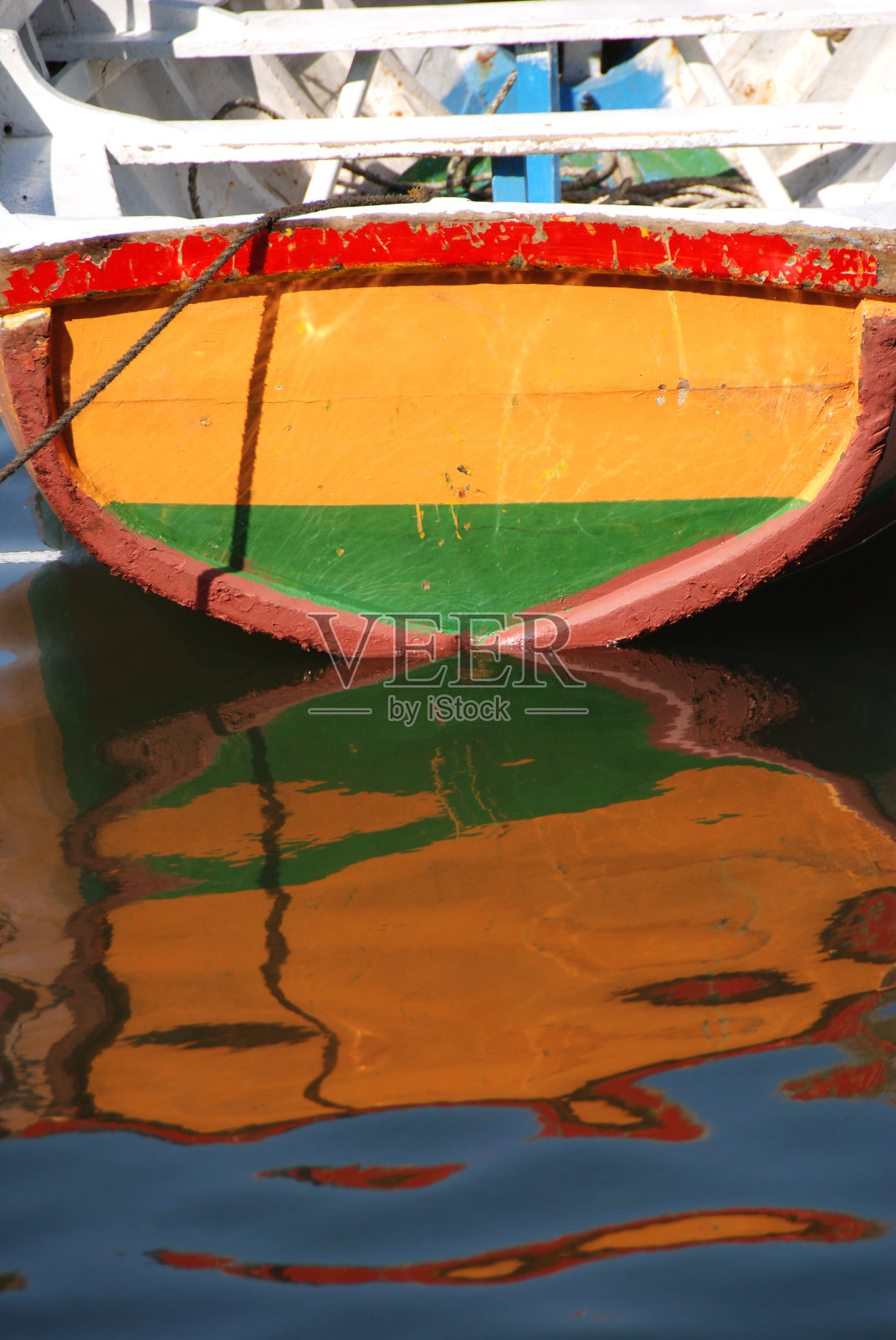 色彩鲜艳的划艇照片摄影图片