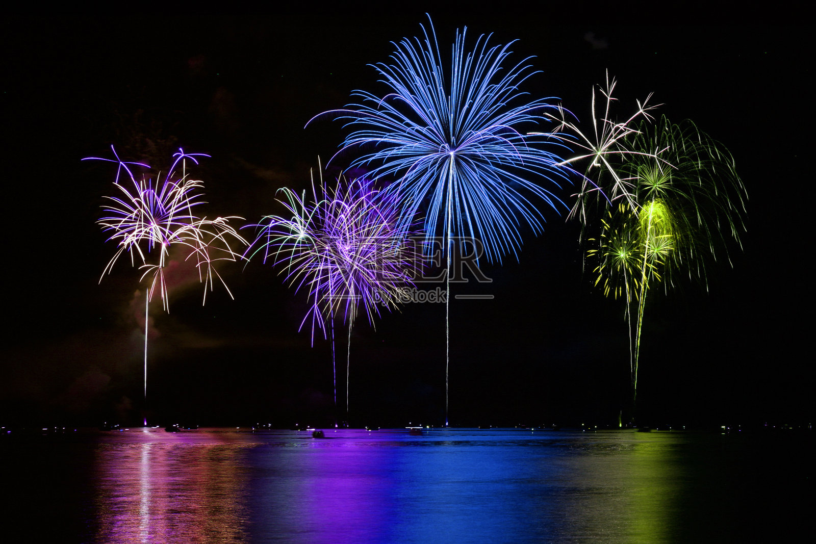 7月4日的烟花庆典照片摄影图片
