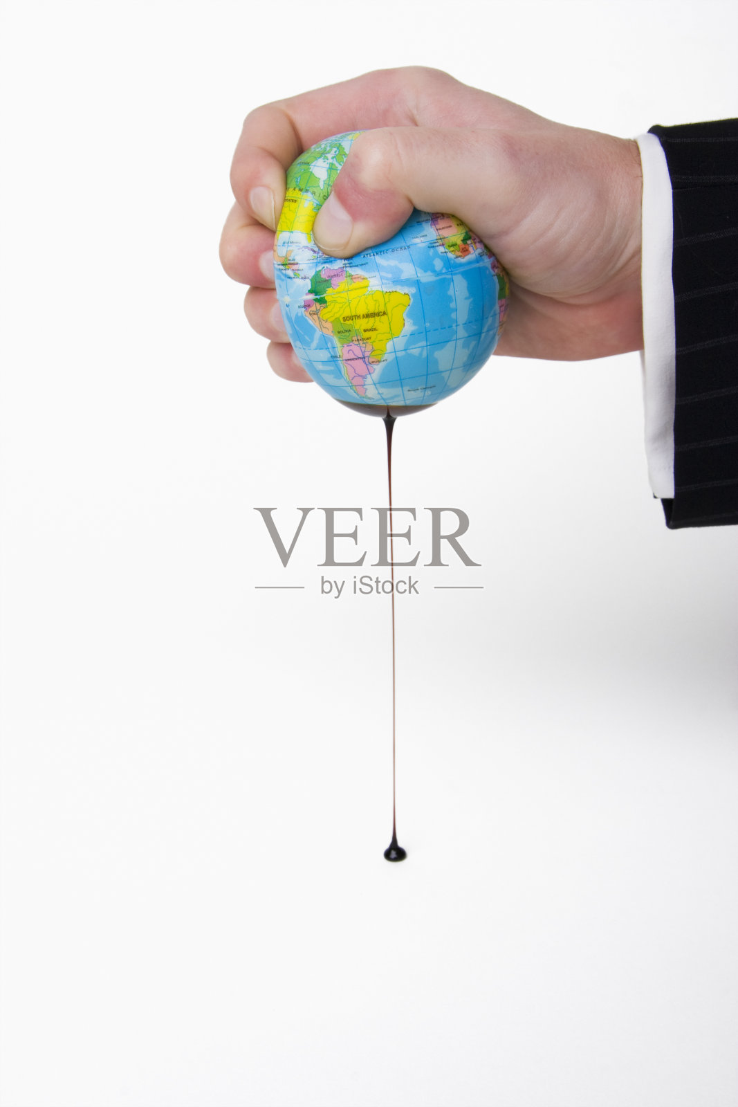 从地球仪上挤出长时间的油滴照片摄影图片