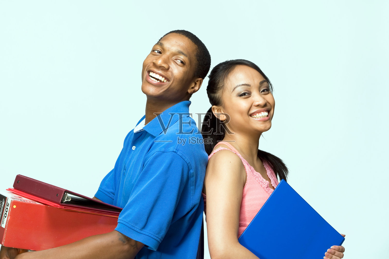 学生们站在一起-水平照片摄影图片