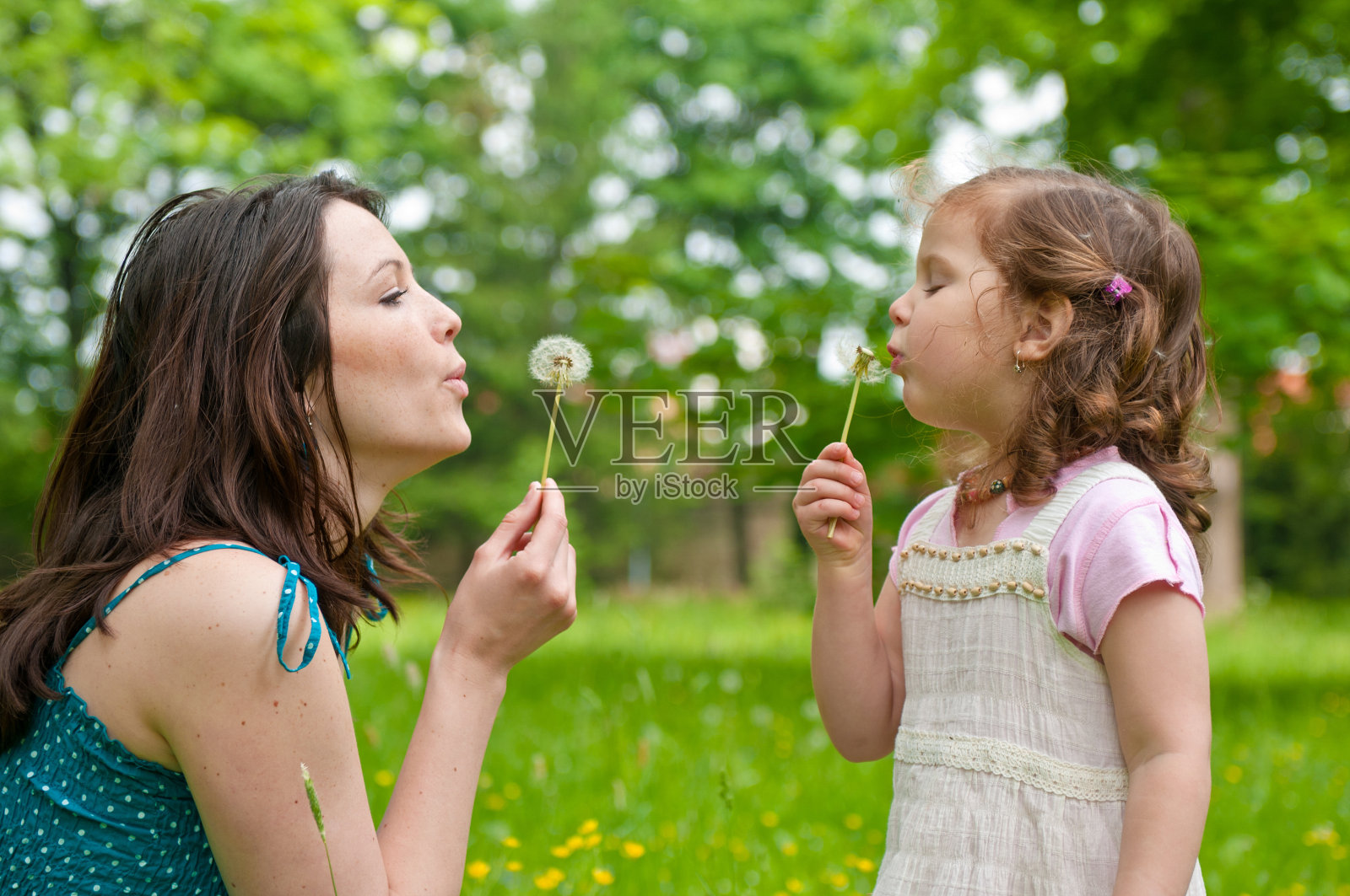 幸福生活时间-母亲与孩子照片摄影图片