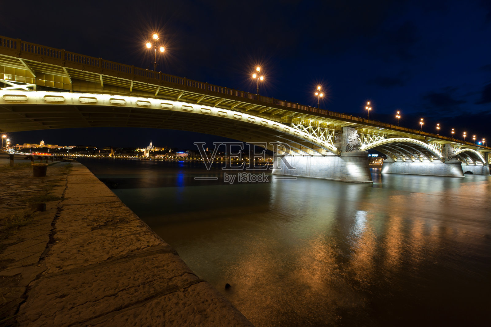 布达佩斯的玛格丽特桥照片摄影图片