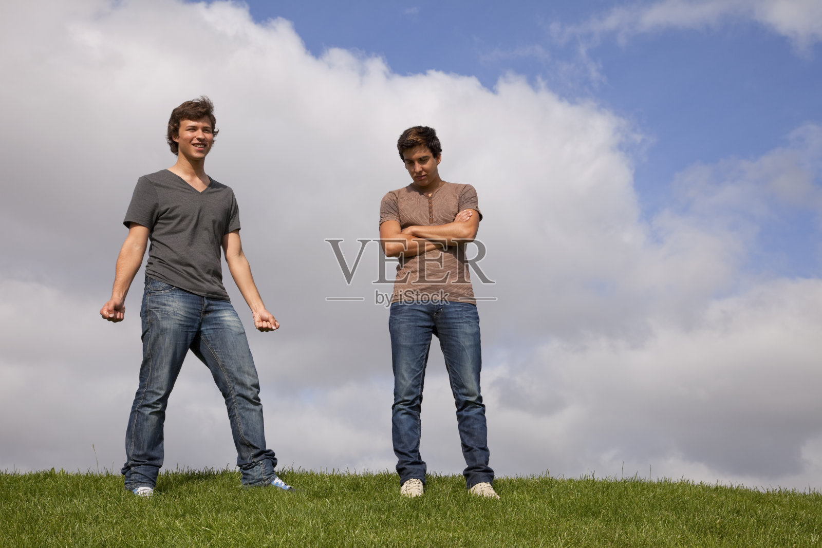 公园里的青少年照片摄影图片