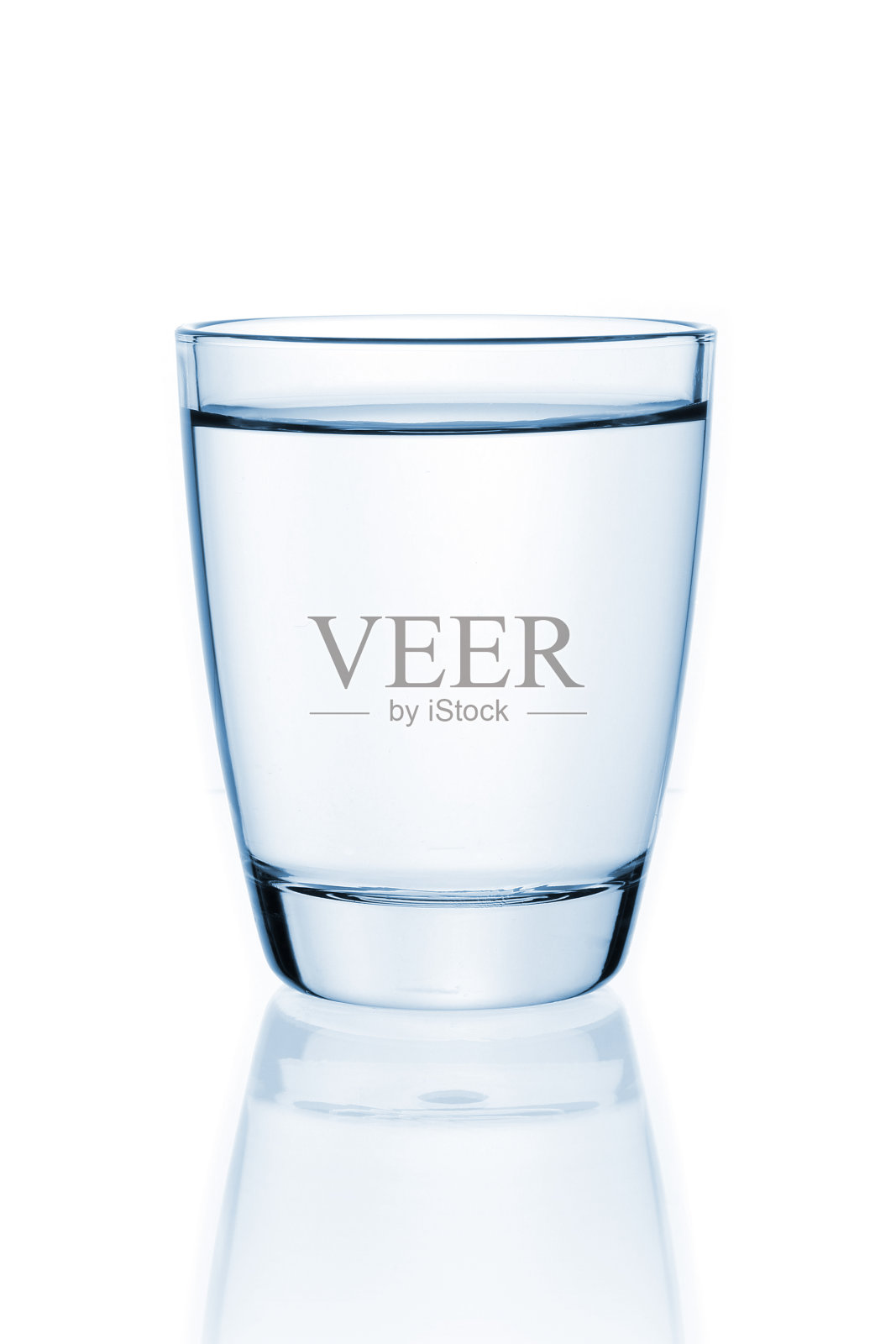 一杯水孤立在白色照片摄影图片