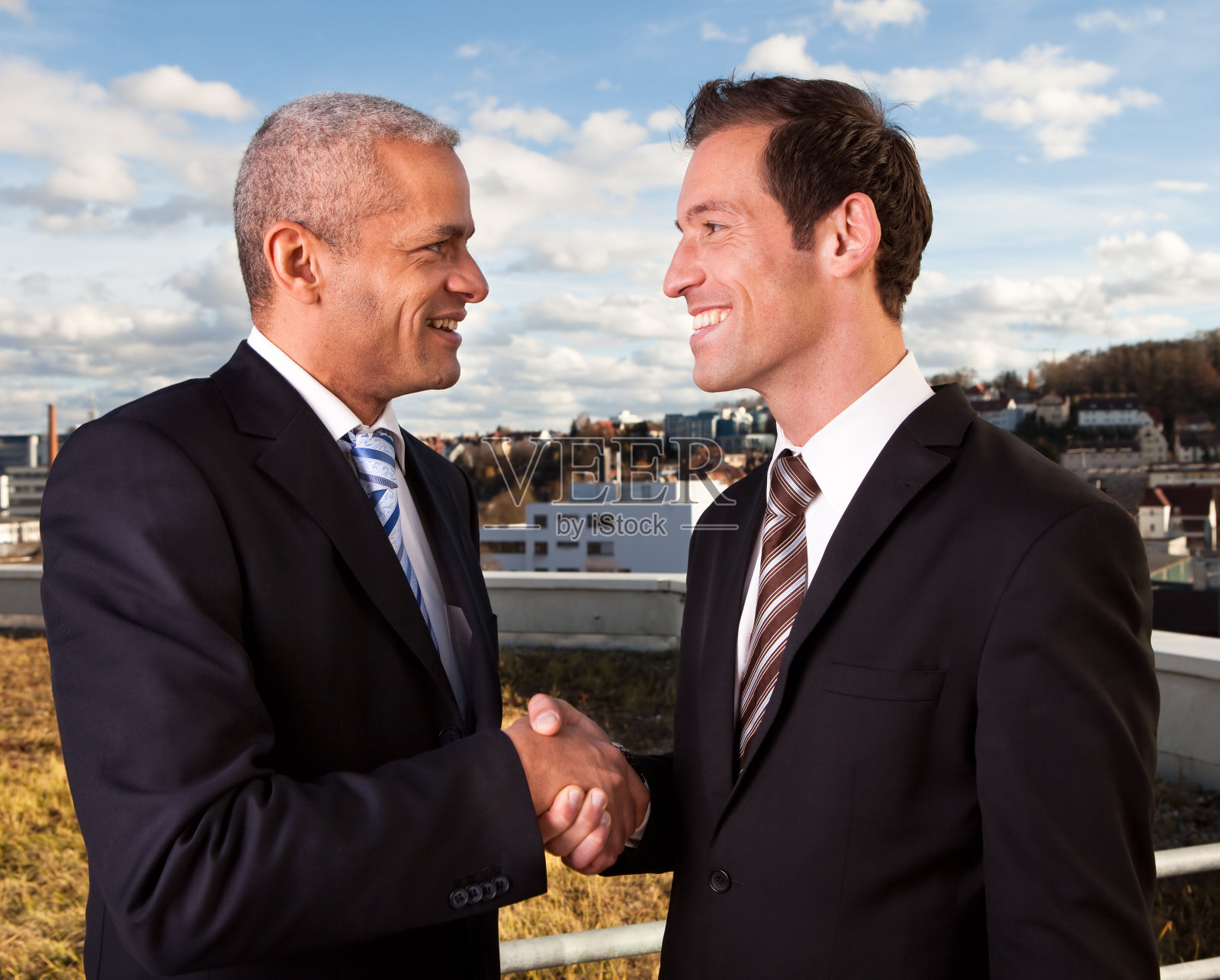 在交易中握手照片摄影图片