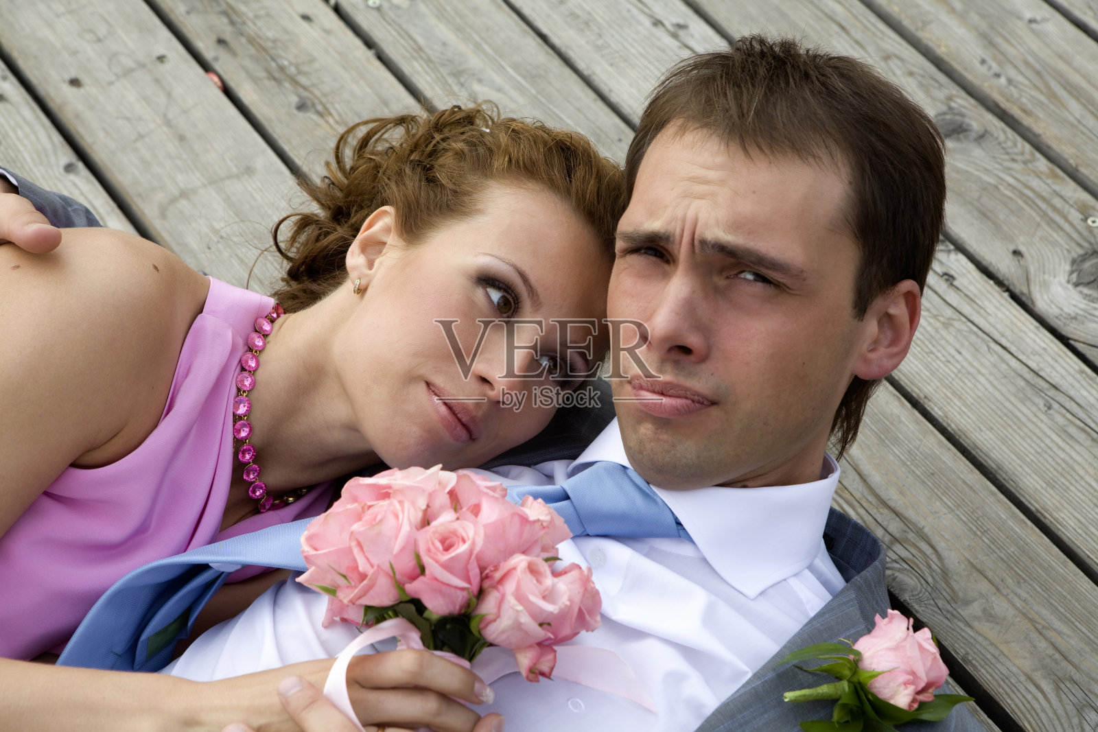 幸福的新婚夫妇照片摄影图片