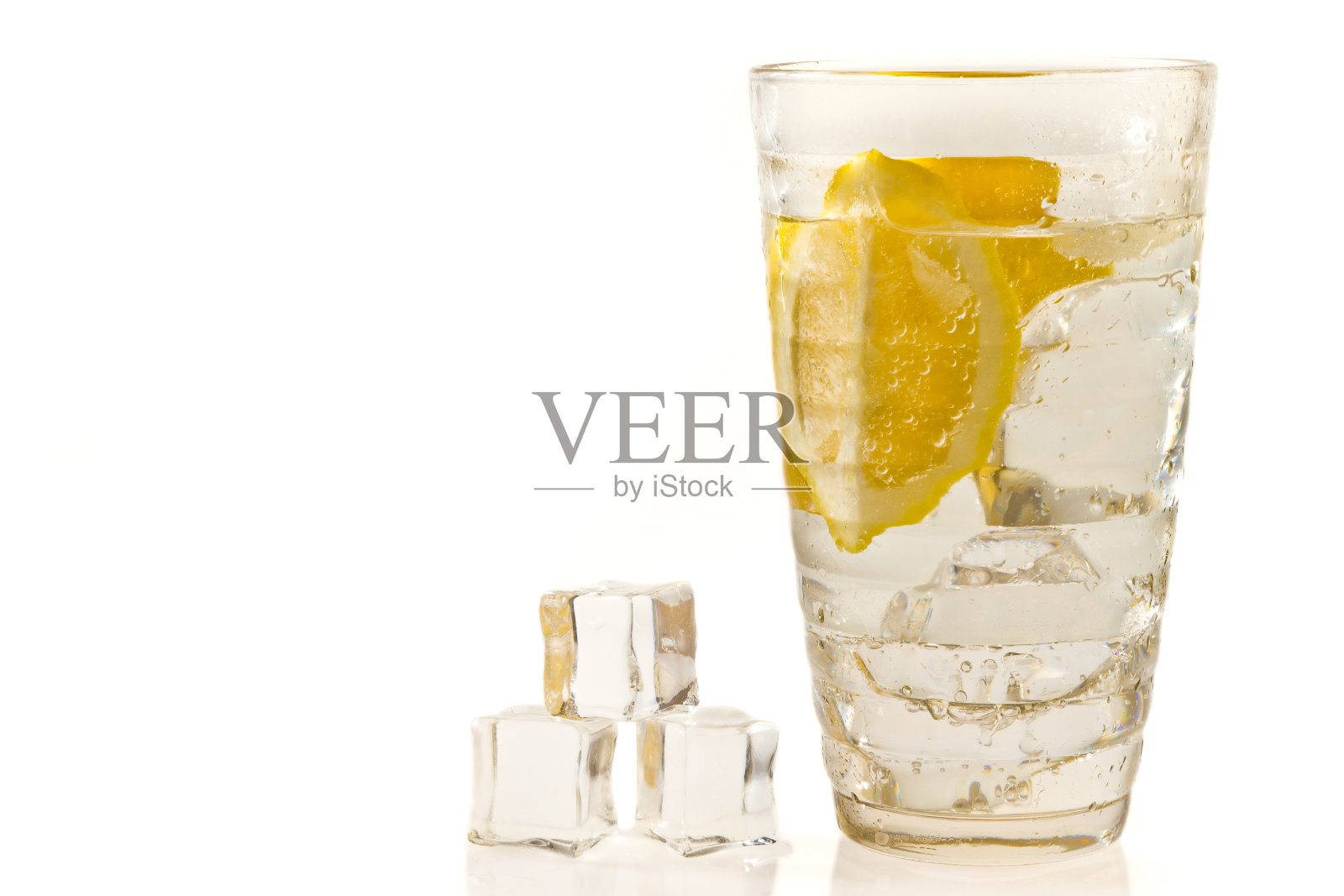 树冰块和柠檬饮料照片摄影图片