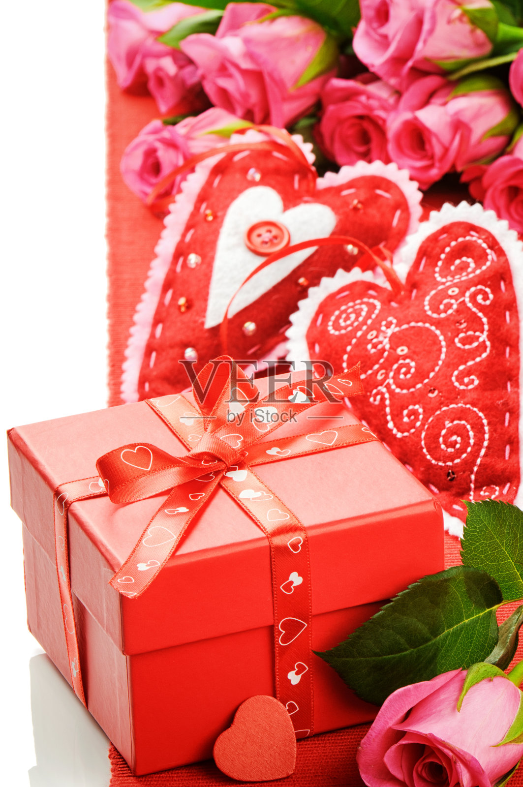 带有粉色玫瑰的情人节礼盒照片摄影图片