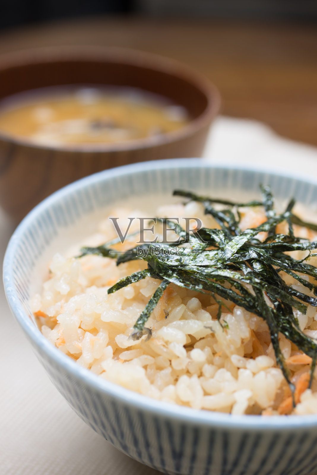 Japanese cuisine Takikomi gohan (炊き込みご飯)照片摄影图片