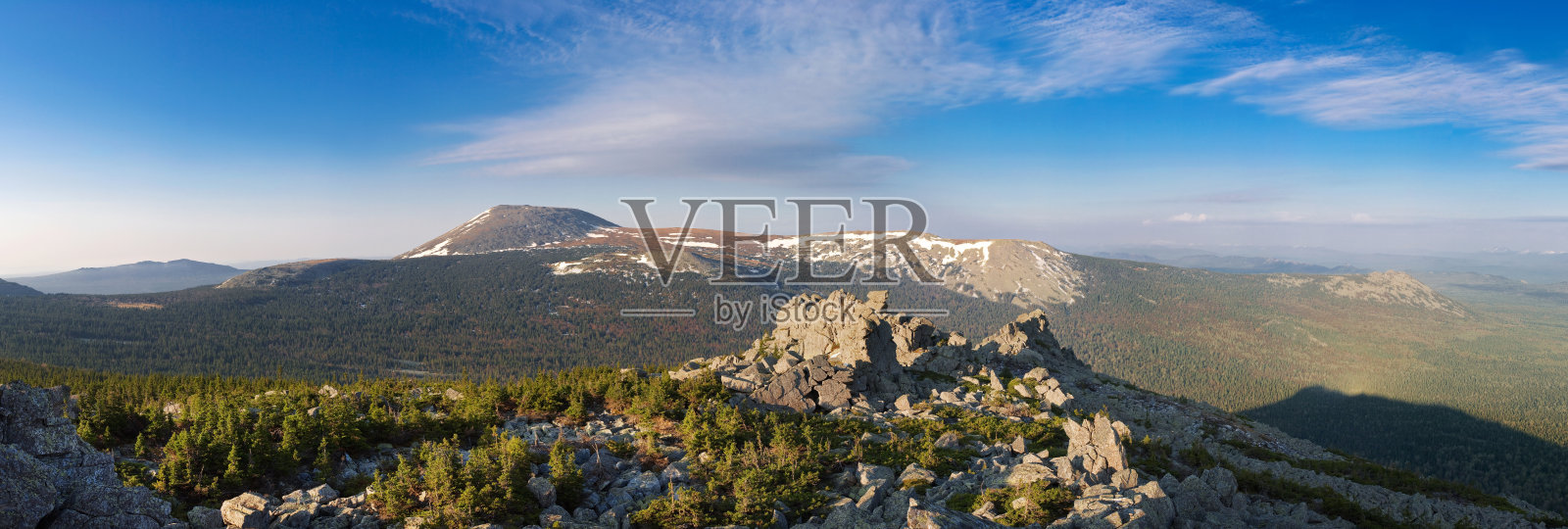 乌拉尔山脉。照片摄影图片