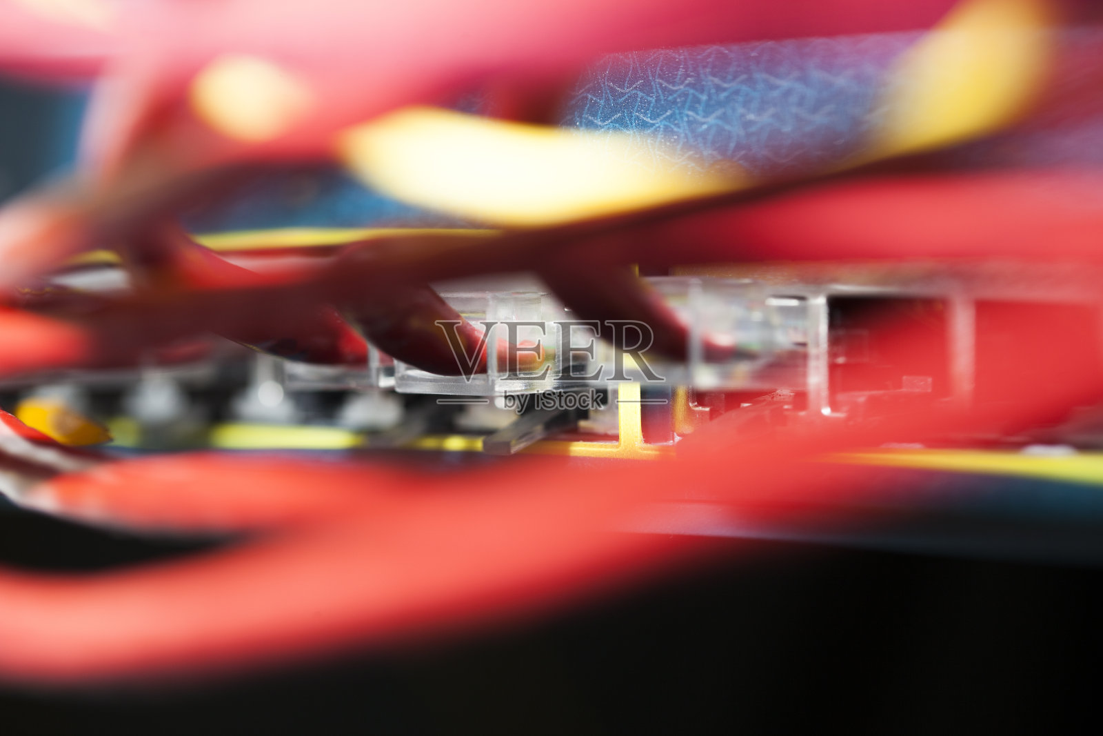 网络集线器和电缆照片摄影图片