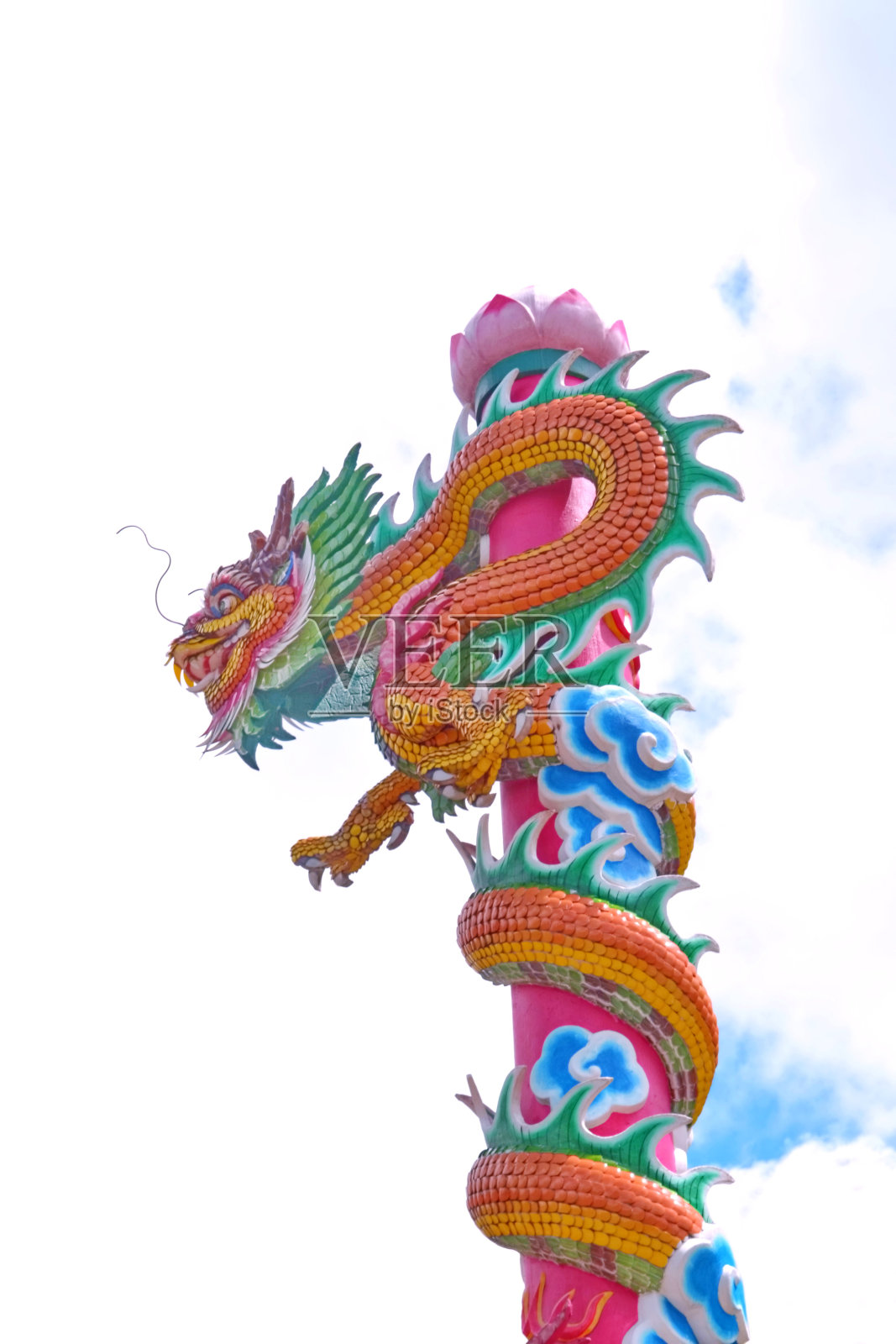 龙柱和龙雕。照片摄影图片