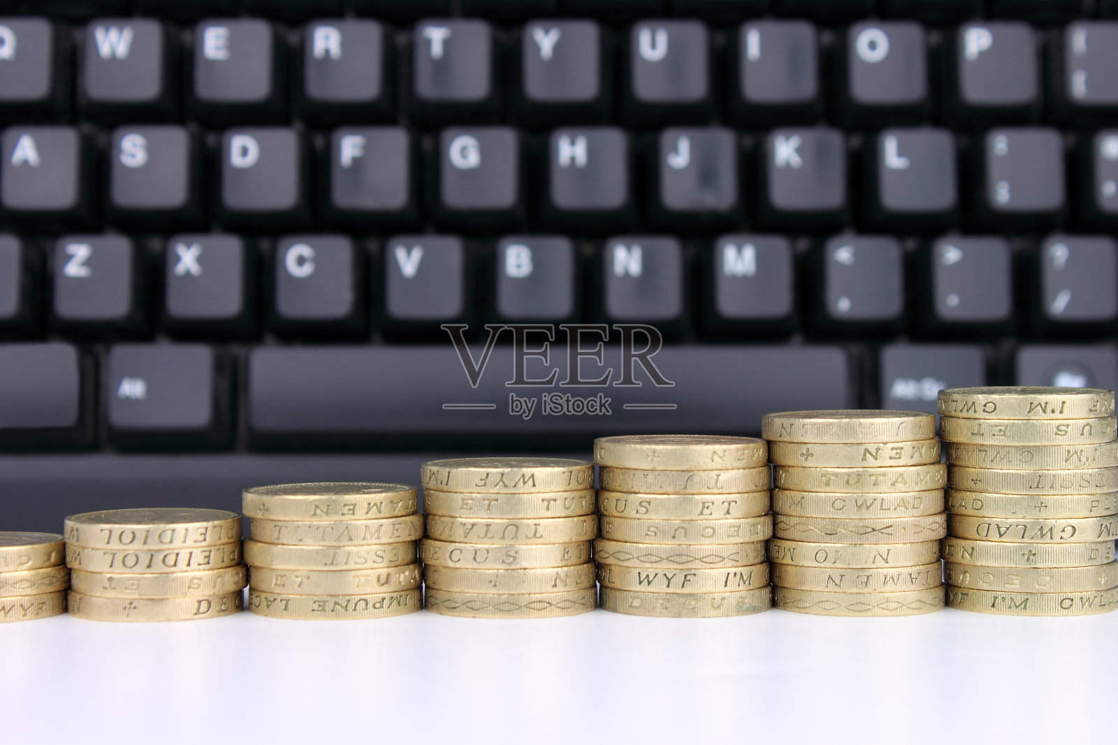硬币&键盘照片摄影图片