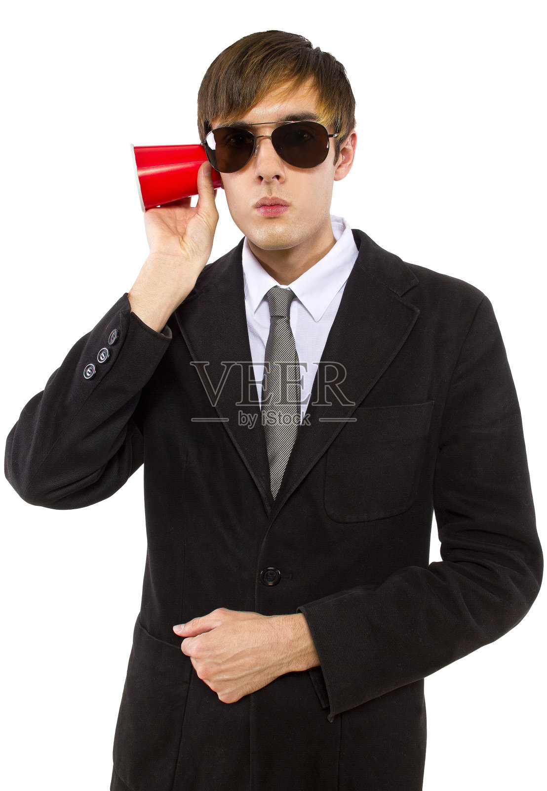 一个拿着塑料杯监听的政府间谍照片摄影图片