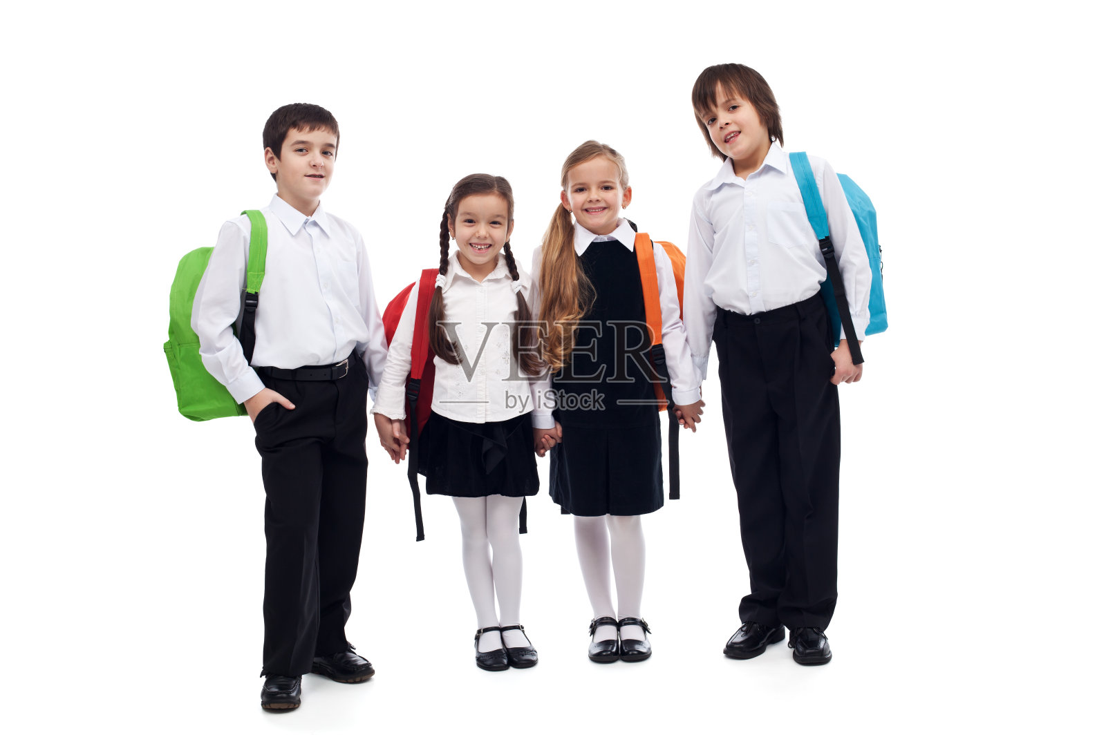 一群孩子手牵着手回到学校照片摄影图片