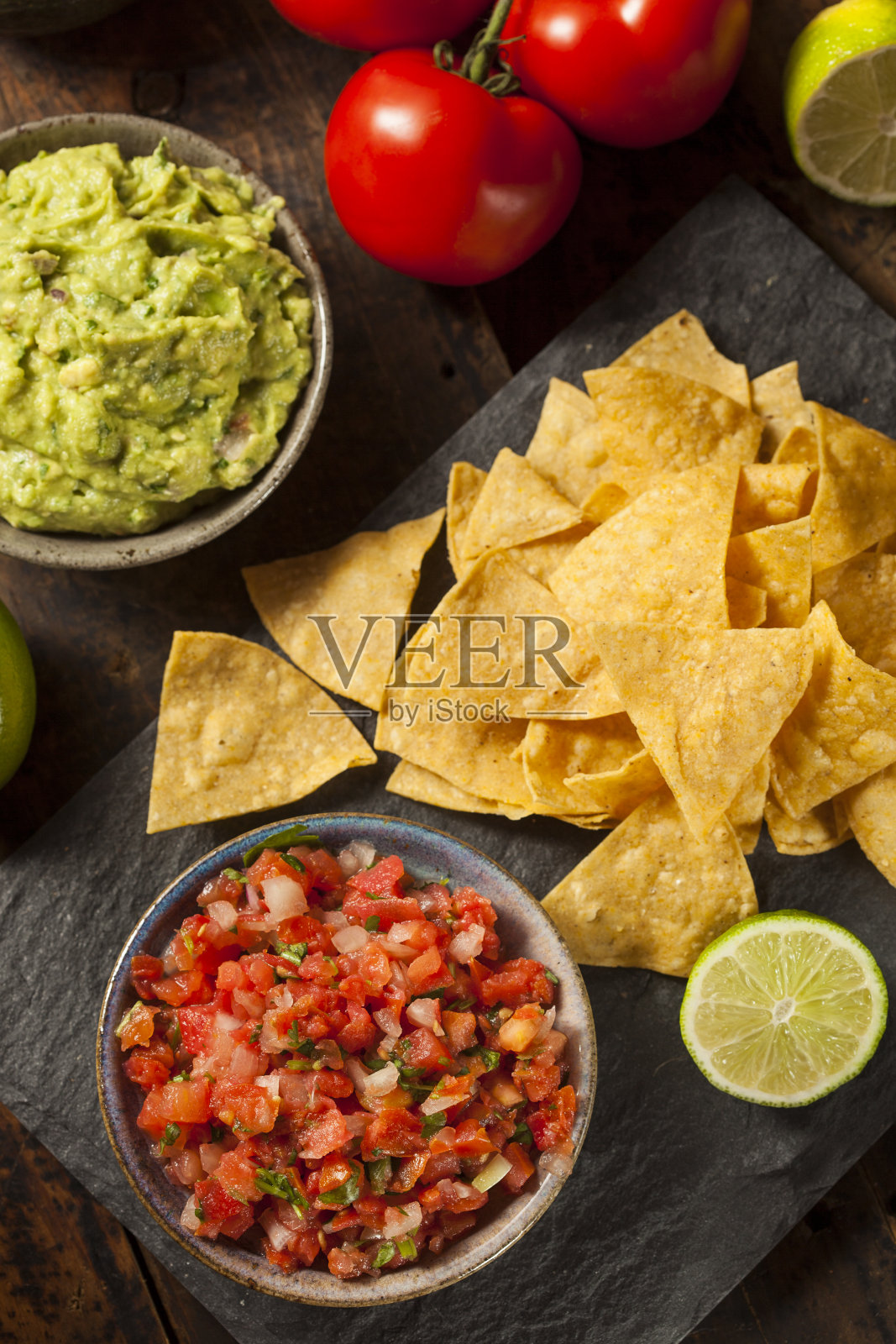 自制比萨酱和薯条照片摄影图片