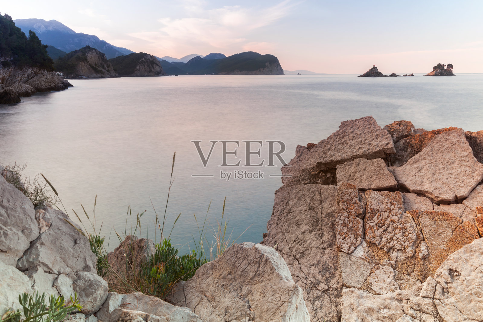 风景Petrovac湾,亚得里亚海,黑山照片摄影图片