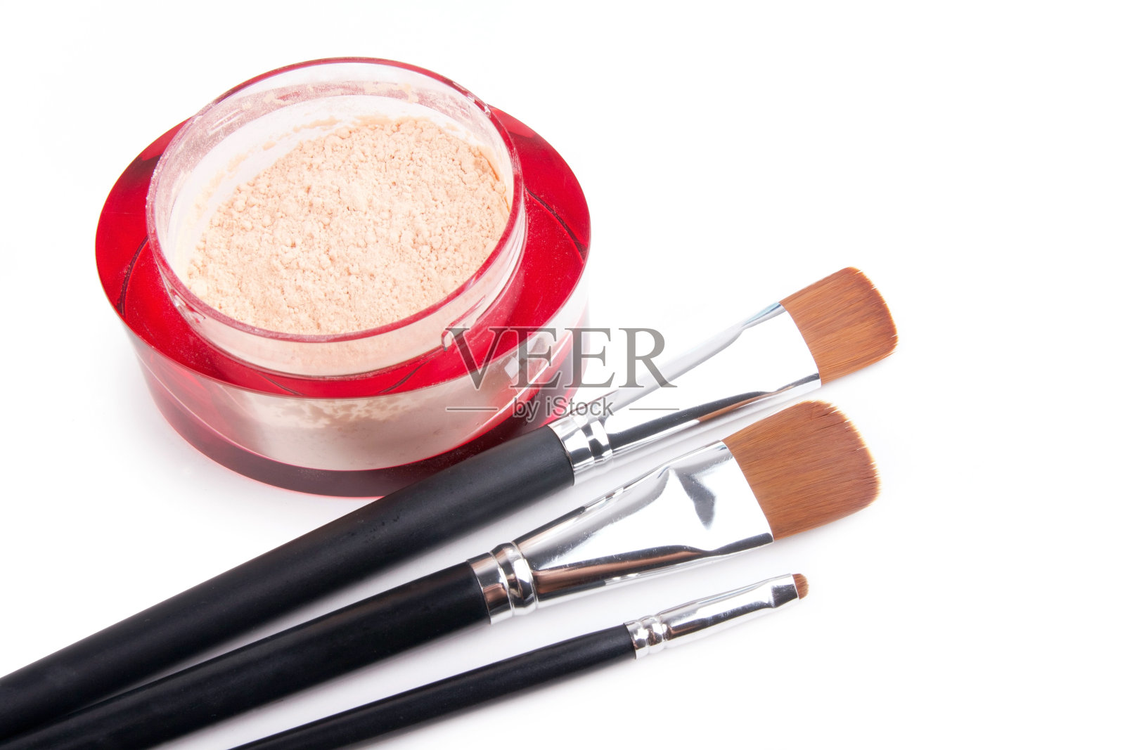 三个专业的化妆刷和粉底照片摄影图片