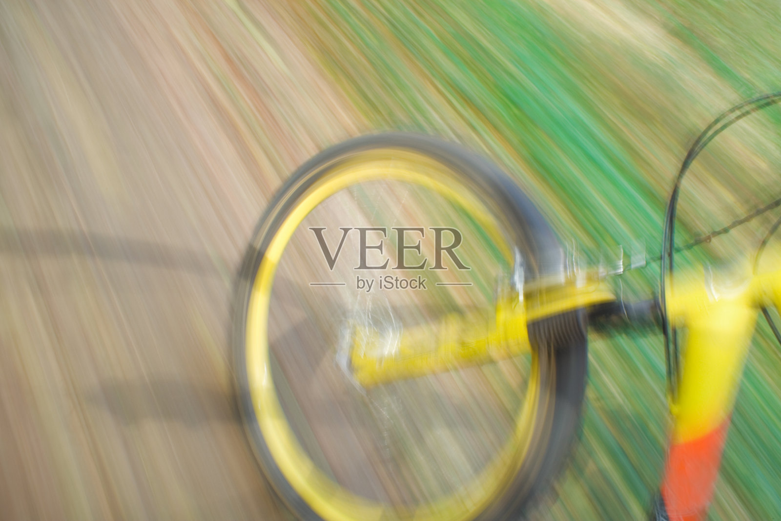 快路边骑自行车照片摄影图片