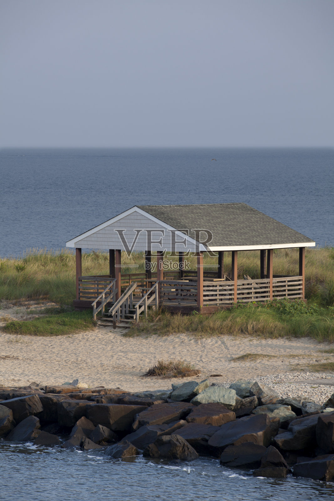 俯瞰特拉华湾的海滩小屋照片摄影图片