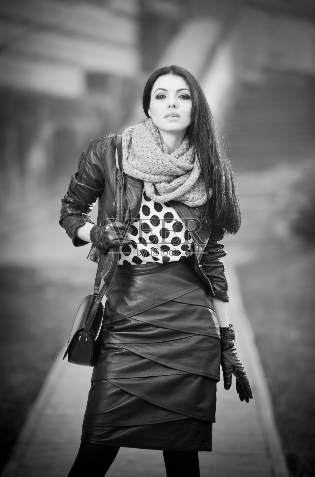 迷人的年轻女子在一个冬季时尚镜头照片摄影图片